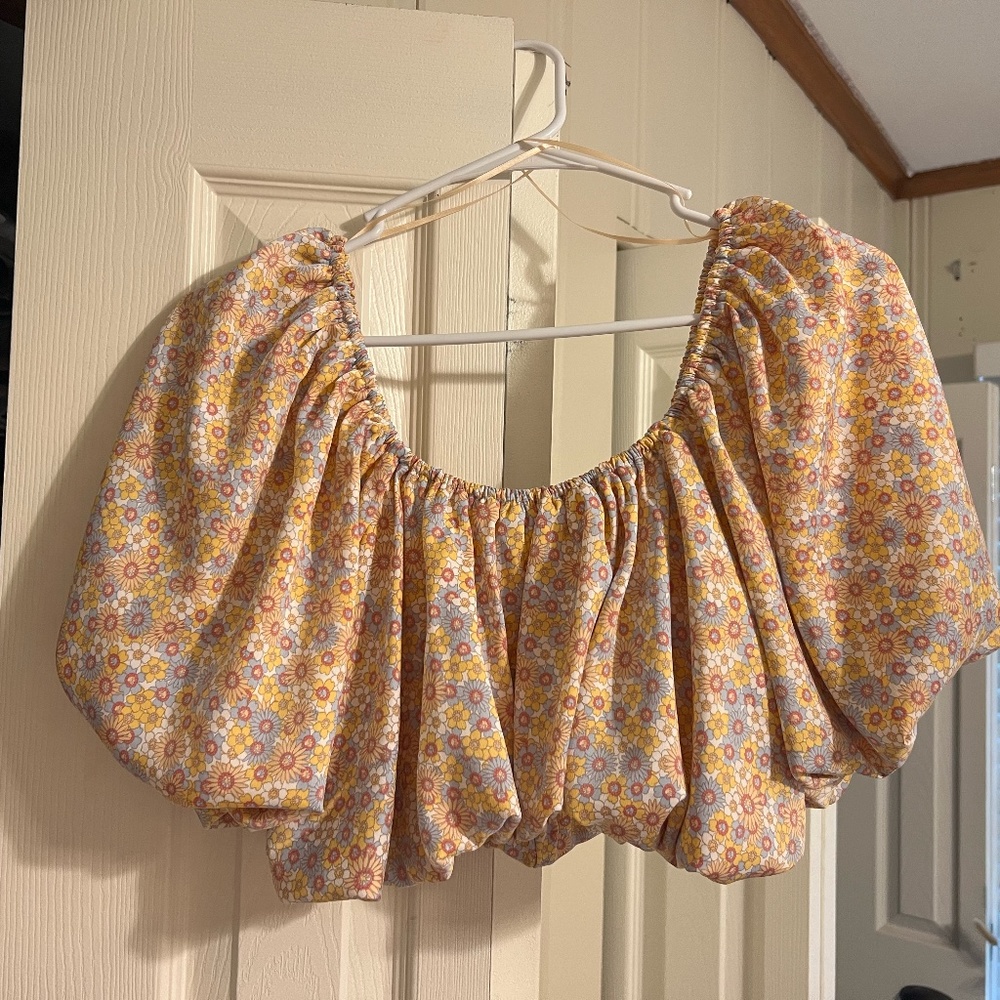 never worn Zara adorable crop top